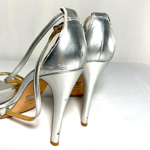 Badgley Mischka Lillian Strappy Ankle Strap Sandals Silver Metallic Leather 7M - Picture 15 of 15